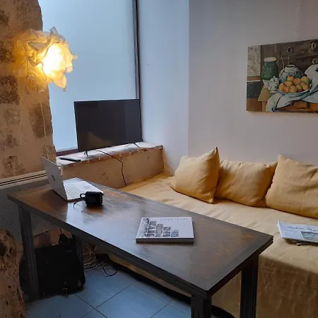 Consulat 아파트 *