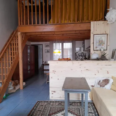 Consulat 아파트 퓌작